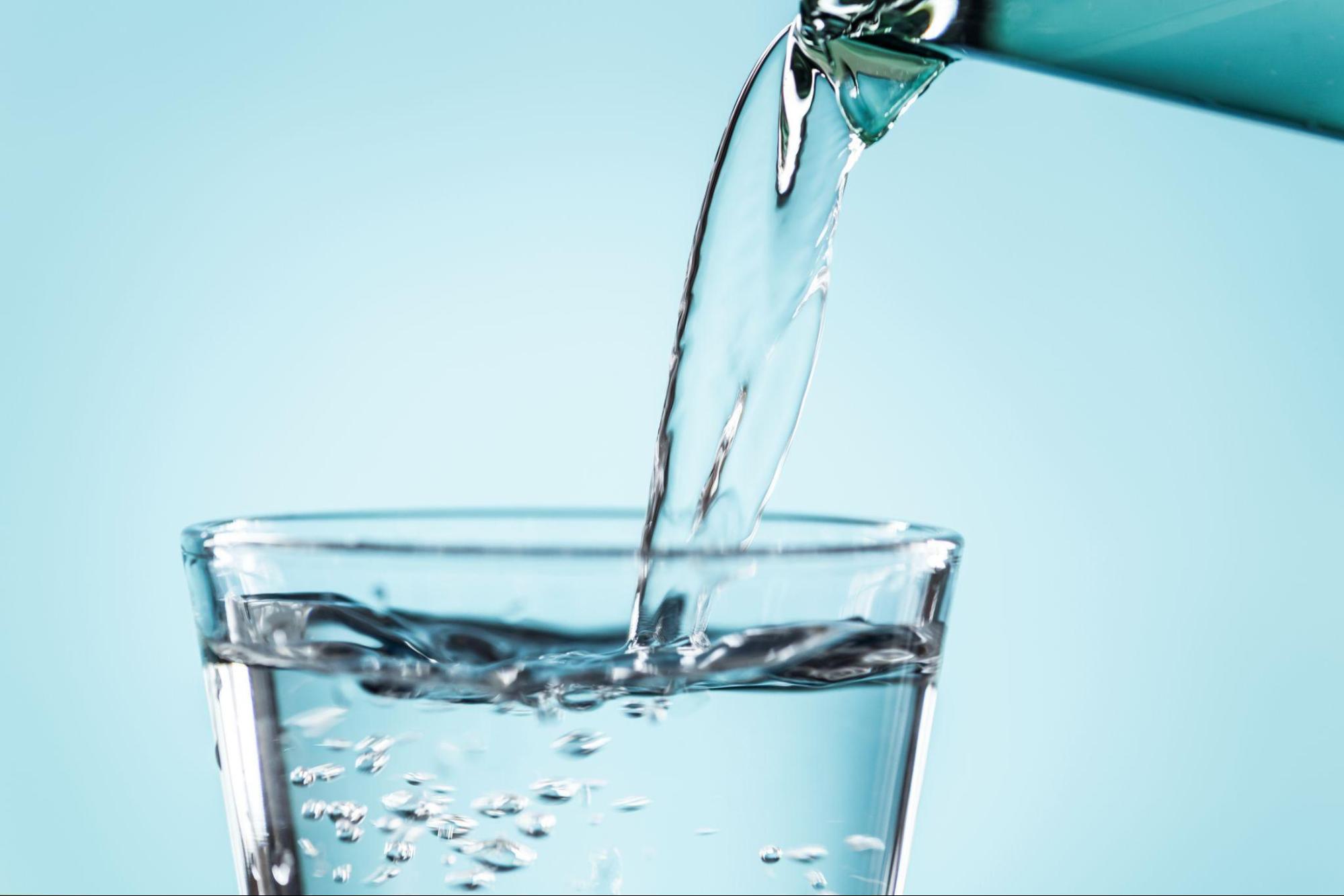 Benarkah Harus Minum Air Putih 8 Liter? Ini Faktanya