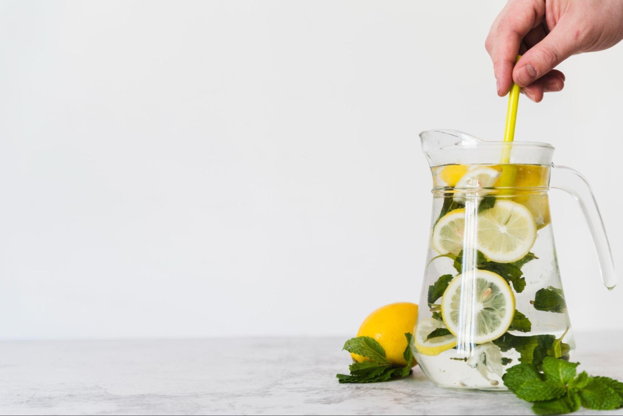 Benarkan Minum Air Lemon Bisa Pangkas Berat Badan? Ini Faktanya