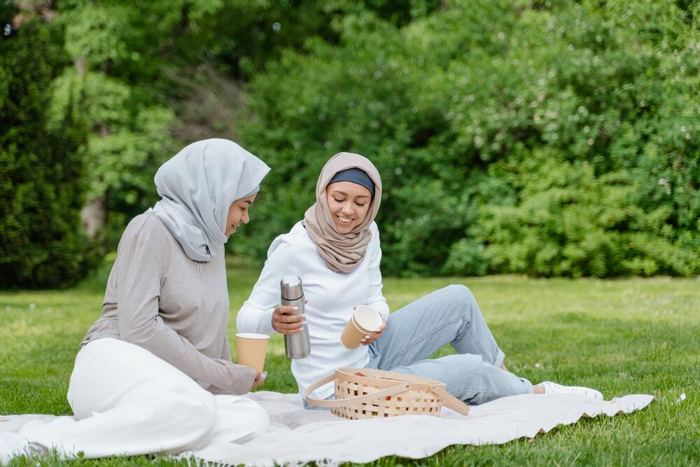 10 Manners of Receiving Guests in Islam that You Need to Know