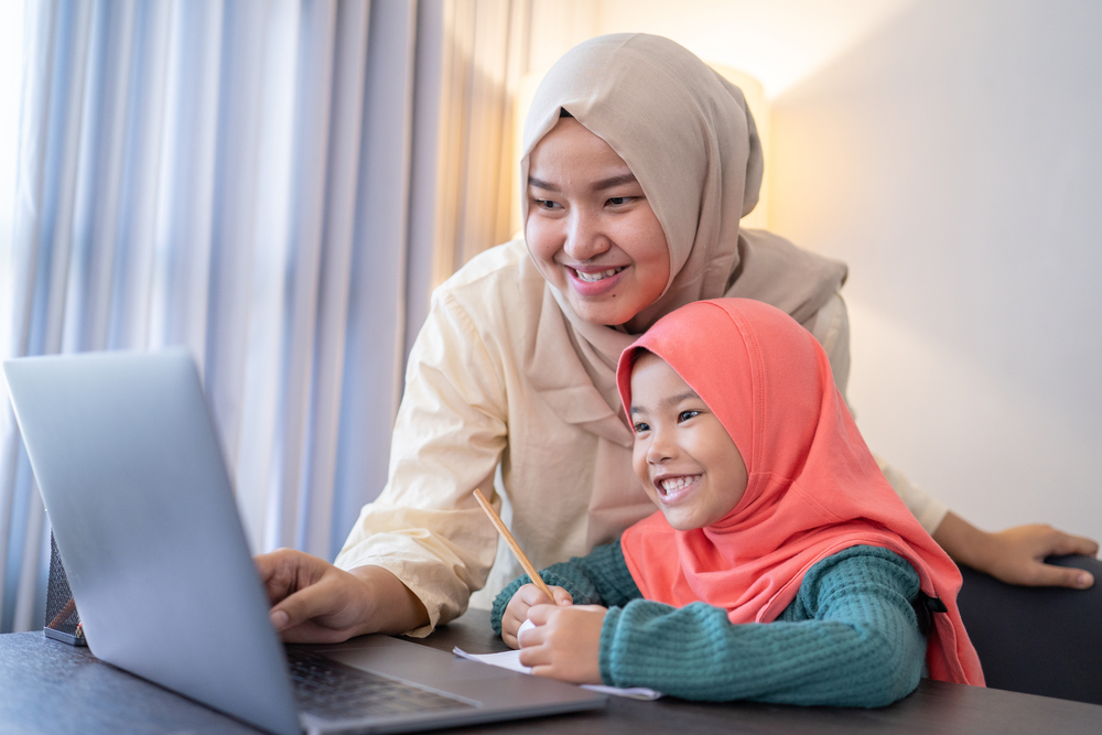 5 Cara Mendidik Anak dalam Islam, Calon Orangtua Wajib Tahu!
