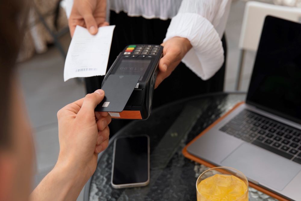Here Are the Types of Non-Cash Payment Methods, Their Benefits, and Drawbacks