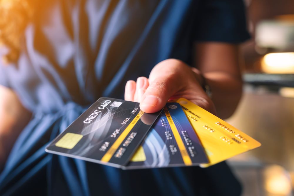 7 Perbedaan Kartu Debit dan Kredit, Serta Tips Menggunakannya