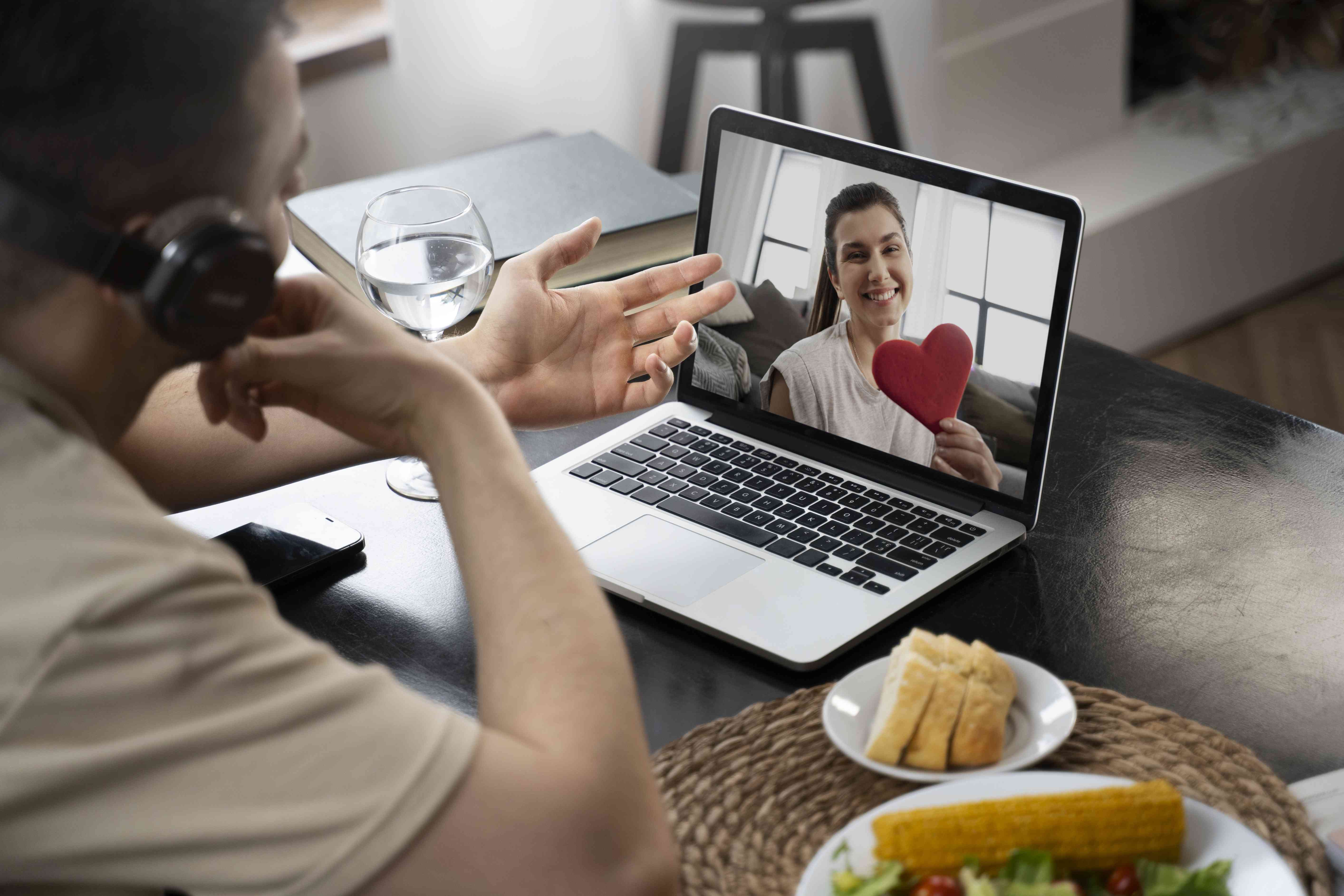 A Series of Benefits of Long-Distance Relationships (LDR), Saving Your Budget as Well